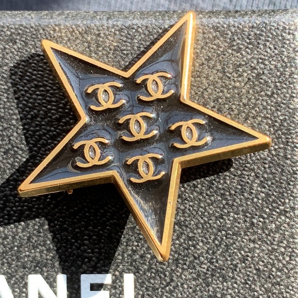 Vintage CHANEL Gold 💛 and Black 🖤 Six Star ⭐️Rare Pin Brooch Gold Tone CC Logo - Picture 9 of 14